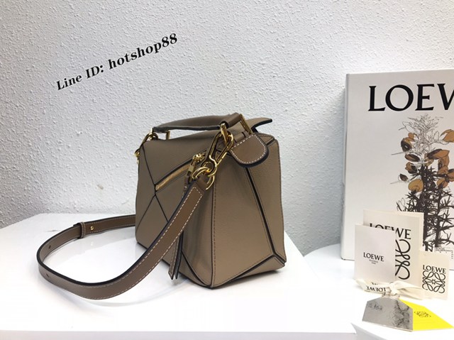 Loewe羅意威Puzzle女款系列小號幾何包 卡其荔枝紋手提肩背斜挎女包 10172 lyw1060